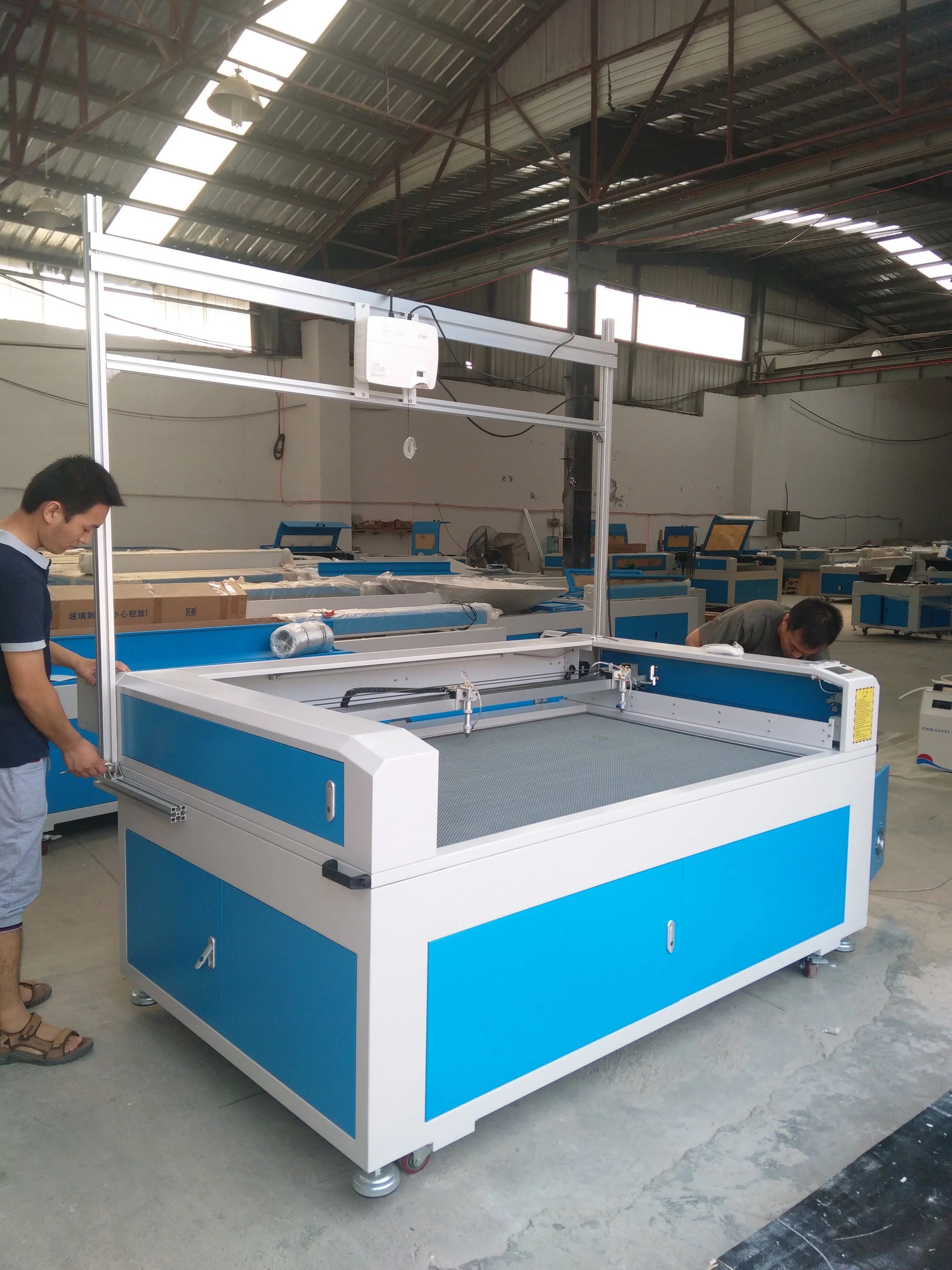  CNC Laser CO2 1810 con proyector